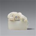 A finely carved white jade seal. Qing dynasty - image-1