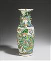 A large Canton-style famille rose vase. 20th century - image-2