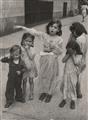 Helen Levitt - Ohne Titel (Spielende Kinder, New York) - image-3