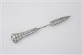 A platinum Art Deco jabot needle - image-1