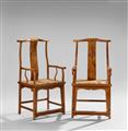 Two huali wood yokeback armchairs. Qing dynasty - image-1