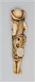 A rare ivory netsuke of a laughing Chinese monkey trainer. Early 19th century - image-2