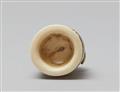 An ivory netsuke of Benkei and the bell of Miidera. First half 19th century - image-6