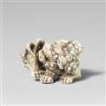 A very fine Kyoto school ivory netsuke of a lively shishi and cub. Early 19th century - image-1