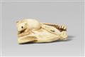 An ivory netsuke of a dried salmon head and a rat. First half 19th century - image-1