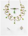 A 15k gold and peridot fringe collier - image-2