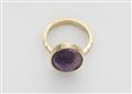 A 14k gold ring with an amethyst cameo - image-2