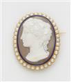 An 18k gold mounted agate cameo brooch - image-1