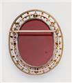 A 14k gold and agate cameo brooch - image-2