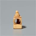 An ivory netsuke of two boys with a stool. Around 1800 - image-2