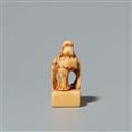 An ivory netsuke of two boys with a stool. Around 1800 - image-4