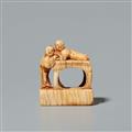 An ivory netsuke of two boys with a stool. Around 1800 - image-1