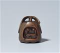 A wood netsuke of go players in a peach. Mid-19th century - image-1