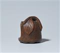 A wood netsuke of go players in a peach. Mid-19th century - image-2