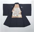 Two black silk jackets, each with five family crests (montsuki haori) for formal occasions. Early 20th century - image-3