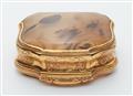 A Baroque gold mounted agate snuff box - image-2