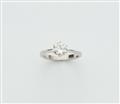 An 18k white gold ring with a 1.0 ct diamond solitaire - image-1