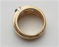 An 18k gold diamond ring - image-2