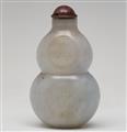 A light grey jade snuff bottle. - image-2