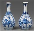 Zwei kleine blau-weiße Flaschenvasen. Kangxi-Periode (1661-1722) - image-1