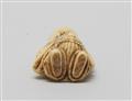 An ivory netsuke of a friendly Fukurokuju. Early 19th century - image-5