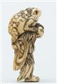 An ivory netsuke of Gama Sennin. Early 19th century - image-3