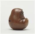 A yew wood netsuke of a Daruma doll, by Sukeyuki. Hida-Takayama. Around 1900 - image-3