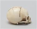 An ivory netsuke of a realistic model of a skull. Late 19th century - image-2