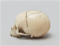 An ivory netsuke of a realistic model of a skull. Late 19th century - image-4