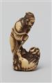 An ivory netsuke of a man from Senha. Late 18th century - image-2