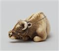 A large ivory netsuke of an ox with a calf. Late 18th century - image-2