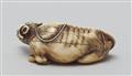 A very fine Kyoto school ivory netsuke of a recumbent ox, by Masanao. Late 18th century - image-3