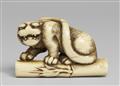 A fine ivory netsuke of a hissing tiger on a bamboo rod. Late 18th/early 19th century - image-1