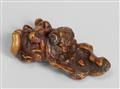 A root wood netsuke of two monkeys. Mosr probably a Chinese toggle. 19th century - image-1