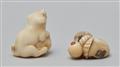 Zwei Netsuke von Hunden. Elfenbein. 1. Hälfte 19. Jh. - image-2