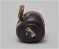 A cherrywood netsuke of a sake bottle (tokkuri). 19th century - image-3