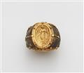 A 22k gold Historicist ring with Roman glass mosaic - image-1
