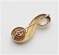 A 14k gold gemstone brooch - image-2