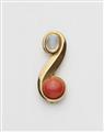 A 14k gold gemstone brooch - image-1