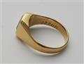 A gentlemen's 22k gold emerald ring - image-3