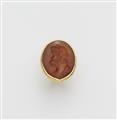 An 18k gold ring with a neoclassical intaglio - image-1