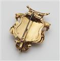 A Victorian 18k gold heliotrope crest brooch - image-2
