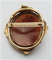 A 14k gold cameo brooch - image-2