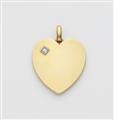 An 18k gold heart medallion - image-1