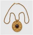 A 22k gold amulet necklace - image-1
