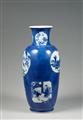Vase mit puderblauem Fond. Kangxi-Periode (1662–1722) - image-3