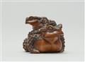 A boxwood okimono netsuke of a toad with young. Early 20th century - image-2