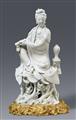 Blanc de Chine-Figur einer Guanyin mit meiping und Louis XV Ormolu-Montierung. Dehua. 17. Jh. - image-1