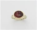 A 14k gold gentleman's ring with a Roman intaglio - image-1