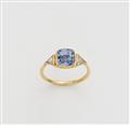 A 22k gold Ceylon sapphire ring - image-1